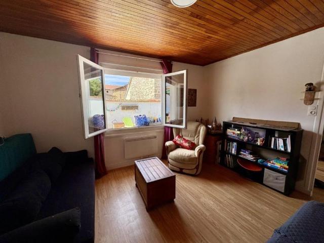 APPARTEMENT T4 A LOUER A LAY