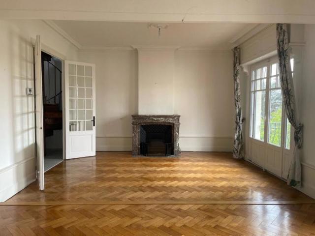APPARTEMENT T4 A LOUER A ROANNE CENTRE VILLE