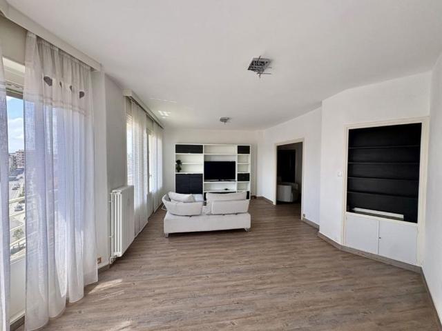 APPARTEMENT T4 A LOUER A ROANNE HOTEL DE VILLE
