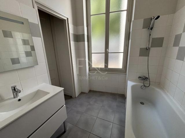 APPARTEMENT T4 A LOUER LYON 3EME ARRONDISSEMENT 128.67 m2 2 165 € charges comprises par mois