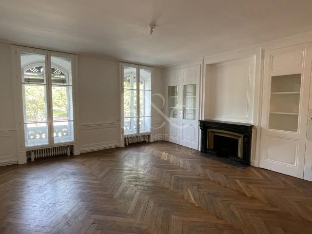 APPARTEMENT T4 A LOUER LYON 2EME ARRONDISSEMENT 130 m2 1 702 € charges comprises par mois