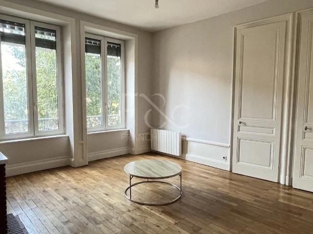 APPARTEMENT T4 A LOUER LYON 7EME ARRONDISSEMENT 118.68 m2 1 439 € charges comprises par mois