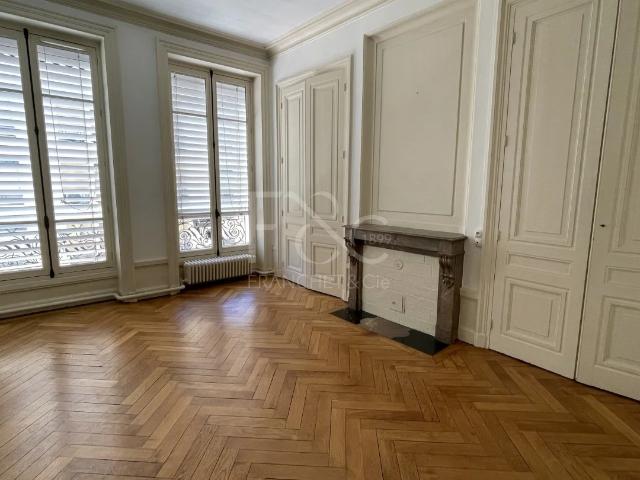 APPARTEMENT T4 A LOUER LYON 6EME ARRONDISSEMENT 100.74 m2 1 535 € charges comprises par mois