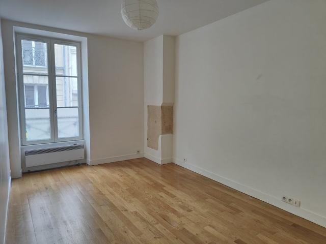APPARTEMENT T4 A LOUER PARIS 9EME ARRONDISSEMENT Rochechouart 5 103.81 m 2 871 €