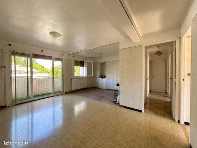 Appartement T4 au Vallon des Auffes avec balcon et parking