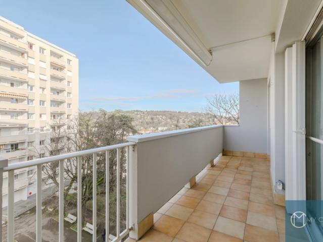Appartement T4 Avec balcon, cave et garage