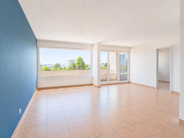 Appartement T4 avec balcons, garage double et cave Chauffage compris