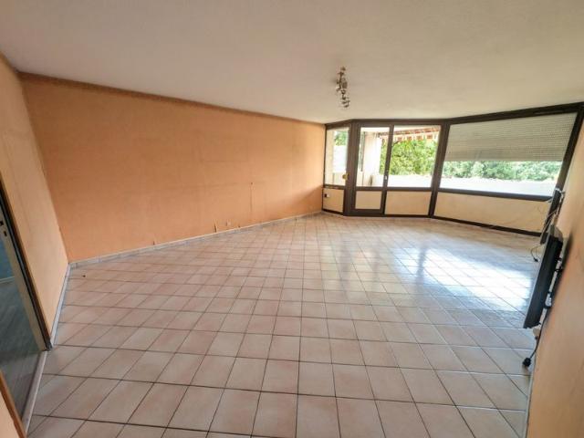 APPARTEMENT T4 AVEC CAVE ET PLACE DE PARKING
