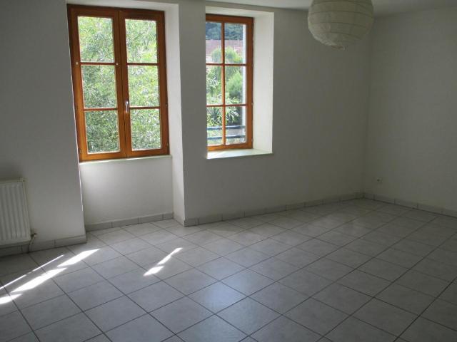 Appartement T4 avec garage et cave à Port sur Saône
