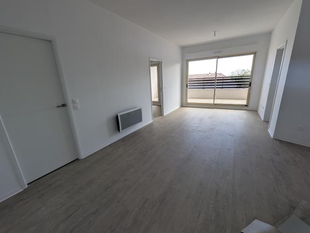 Appartement T4 avec grande terrasse et 2 parkings Secteur Mont Duplan, Nîmes