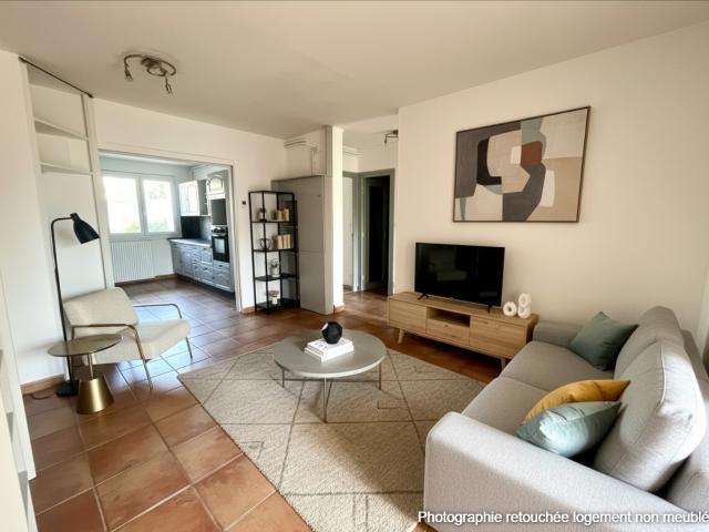 Appartement T4 avec place de stationnement Maison de bourg T3 78 m² T4 meublé