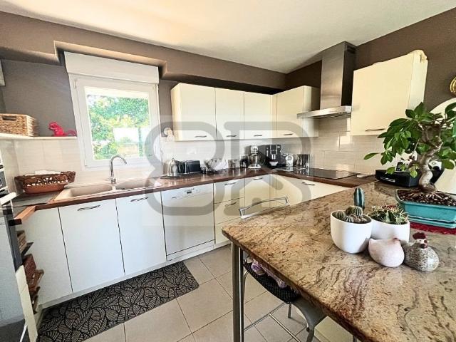Appartement T4 Avec Terrasse Dernier Étage 3 Parkings Et U. 115m² Auray