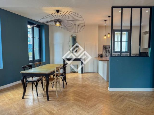 Appartement T4 centre ville avec terrasse, garage, bureau