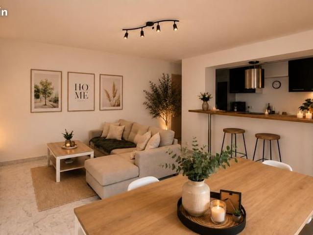 Appartement T4 avec 31,5 m² de terrasses, vue dominante et parking privé