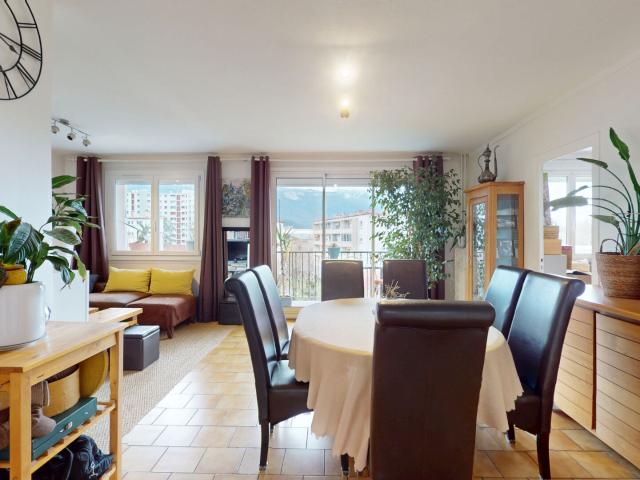 Appartement T4 de 67m2 avec grand balcon Copro Ravalée et Isolée Grenoble / Alliés