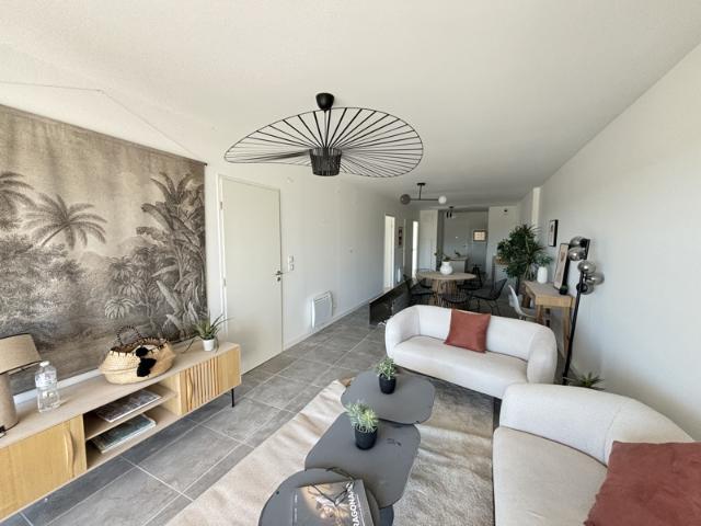 Appartement T4 de 83.5m2 hab, terrasses et parking, à Maugui