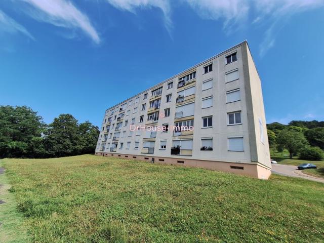 Appartement T4 de 80 m² Dernier étage Vue dégagée 2 stationnements