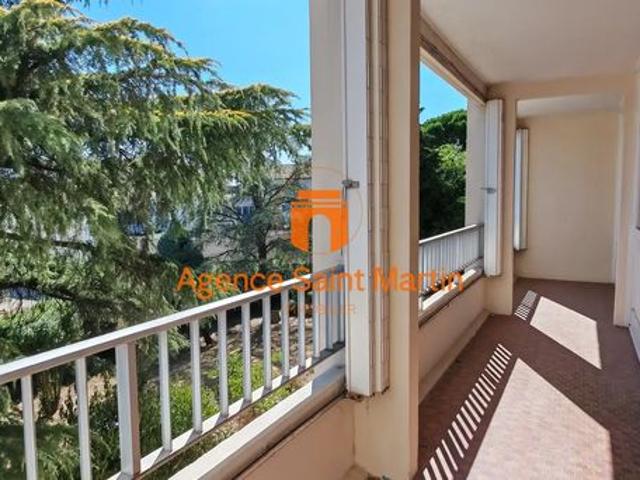 Appartement T4 de 82 m² avec grand balcon plein sud, garage et cave