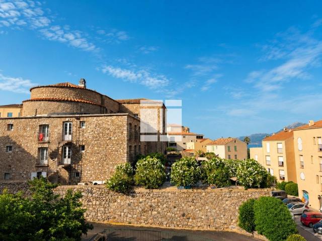 Appartement T4 de 86 m² à vendre – Centre de Calvi
