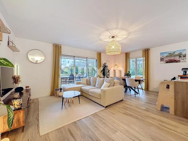 Appartement T4 de 91m2 avec terrasse, jardin, cave, parking et garage double!