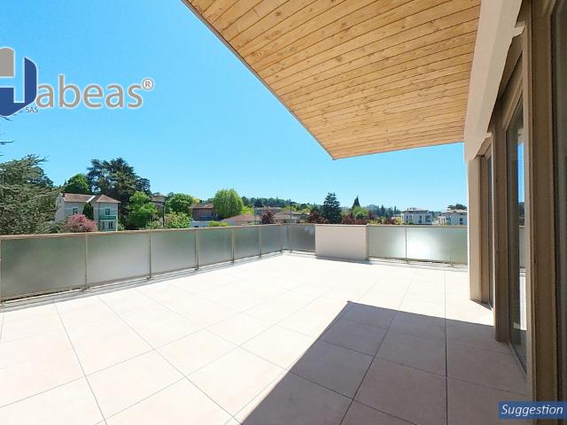 Appartement T4 de 94m² en toit terrasse de 88m²