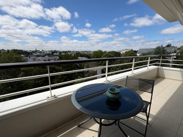 Appartement T4 de 96.67 m² avec terrasse et vue dégagée, ascenseur et stationnements