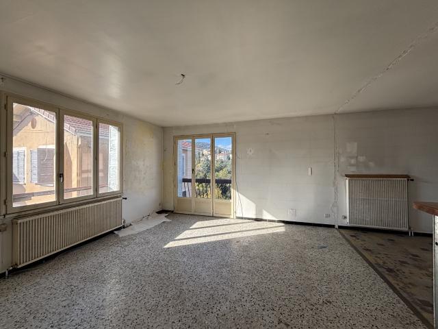 Appartement T4 de 98 m2 avec balcon à rénover