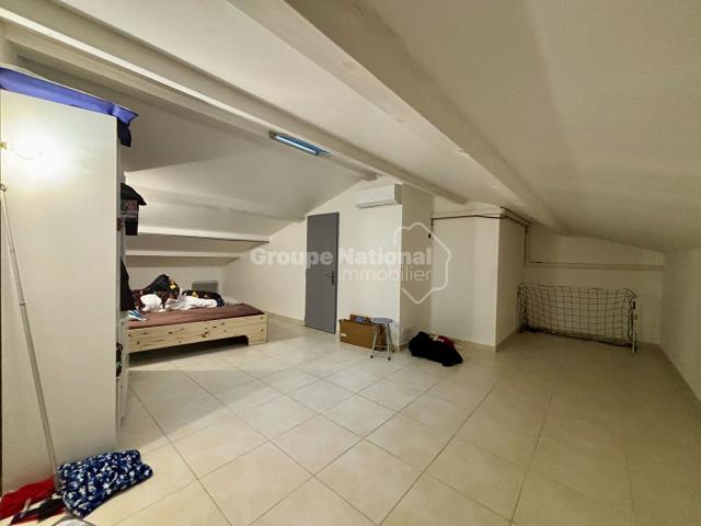 Appartement T4 de 101m2, à Jonquières Saint Vincent