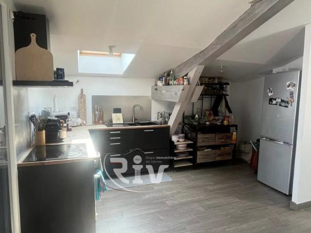 Appartement T4 de 108.21 m² avec garage et terrasse RDC Loire sur rhône