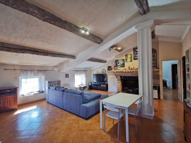 Appartement T4 de 109 m² avec terrasse et place de parking d. 109m² Avignon