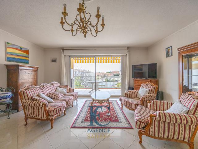 Appartement T4 de 117 m2 au centre ville avec garage