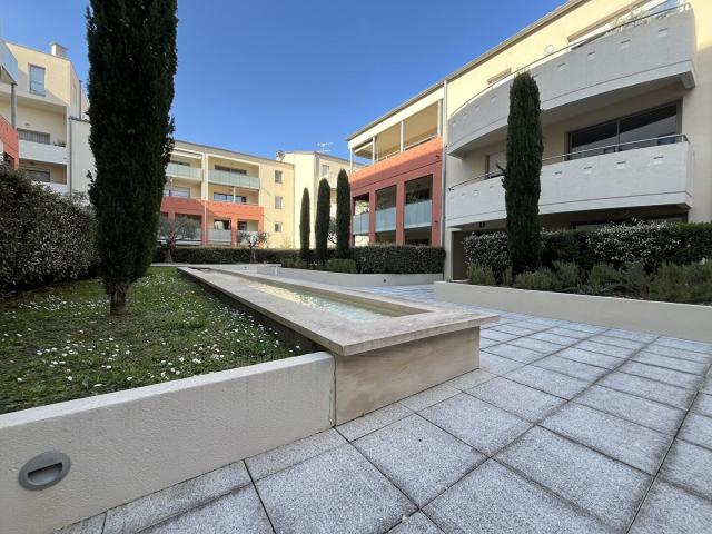 Appartement T4 de 117 m² avec 2 terrasses, garage et accessi. 117m² Nîmes