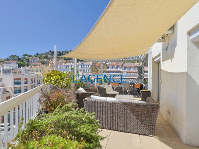 Appartement T4 de 134 m2 avec terrasse de 53m2 en dernier ét