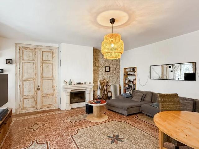 Appartement T4 de 177 m² avec terrasse à Loupian
