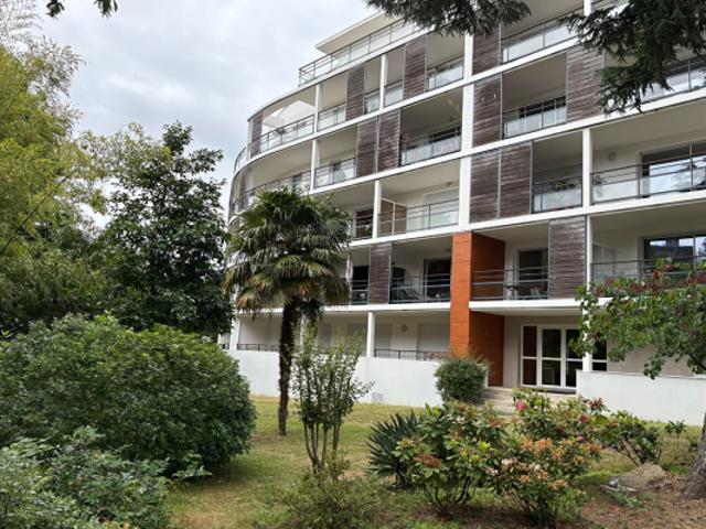 Appartement T4 de standing de 116 m² avec terrasse et double garage