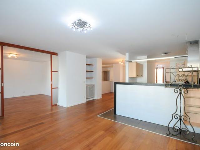 Appartement T4 double entrée traversant à vendre – 140,88 m² Carrez Annecy centre