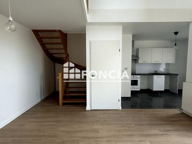 Appartement t4 en duplex avec extérieur et place de stationnement interieur