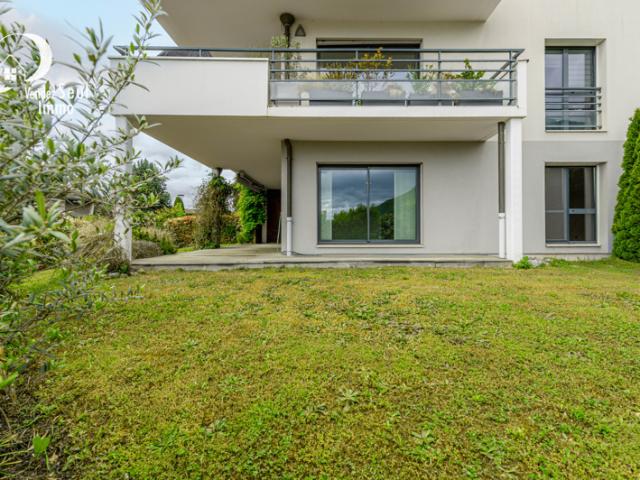 Appartement T4 en rez de jardin avec vue sur le lac d'Annecy