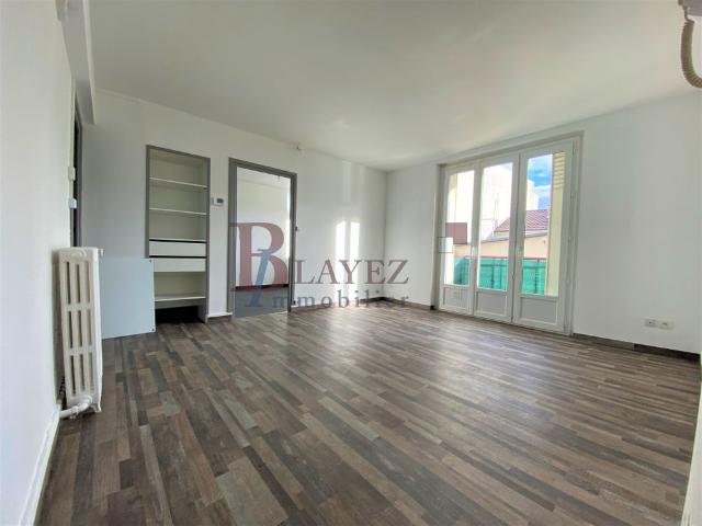 Appartement T4 fonctionnel avec balcon, parking et résidence sécurisée