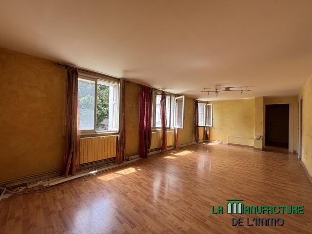 APPARTEMENT T4 + GARAGE A RAFRAICHIR