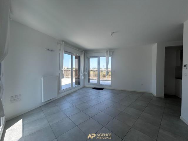 Appartement T4 récent ? Dernier étage ? 3 chambres ? 2 salles d'eau ? Parking La Rochelle