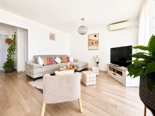 APPARTEMENT T4, LA RODE, AVEC TERRASSE, VUE DÉGAGÉE ET CAVE