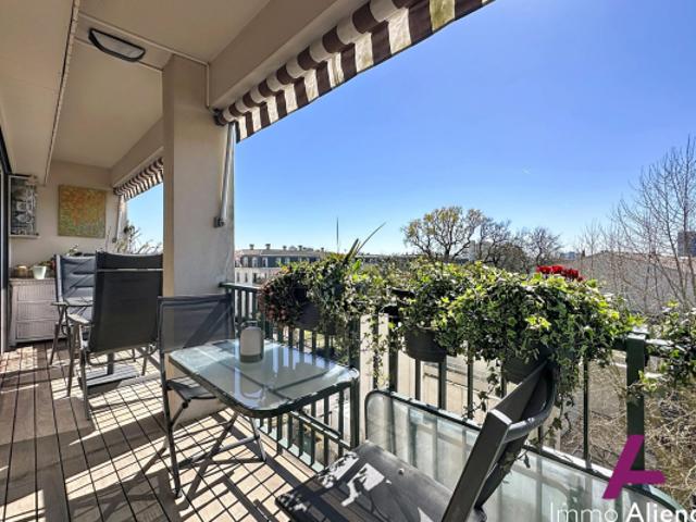 Appartement T4 lumineux avec cave, garage et balcon