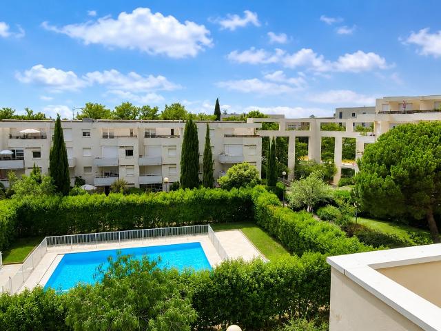 Appartement T4 Montpellier Millénaire Dernier étage avec terrasse, piscine et box fermé
