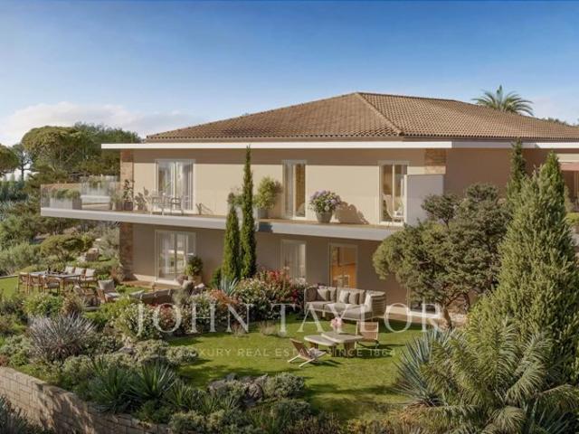 Appartement T4 Neuf de 112 m² en Dernier Étage avec 118 m² d’Extérieurs – Croix des Gardes