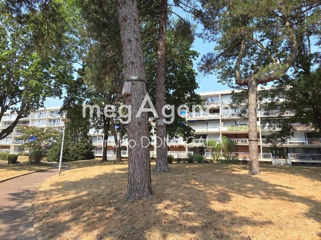 Appartement T4 place de stationnement et cave