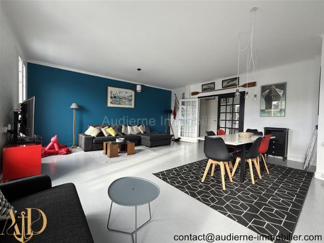 Appartement T4 Plein centre ville d'AUDIERNE vue sur le