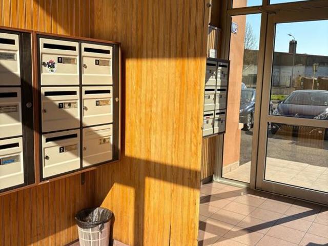Appartement t4 proche ville traversant travaux isolation en cours