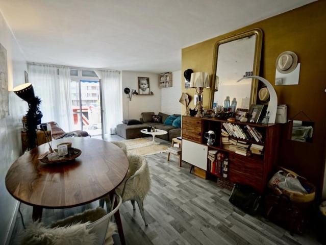 Appartement T4, premier étage, terrasse, loggia