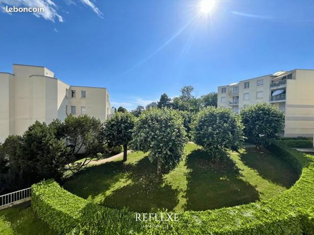 Appartement T4 rénové 80 m² avec cave et garage Résidence prisée Le Colysée Besançon